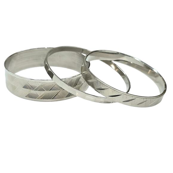 Set of 3 Stackable Vintage Silvertone Bangle Bracelets 2 with Etched Design - Picture 2 of 6